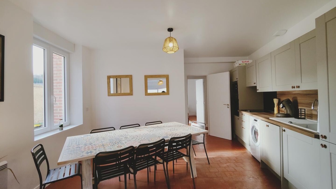 Photo of Others in Courthiezy