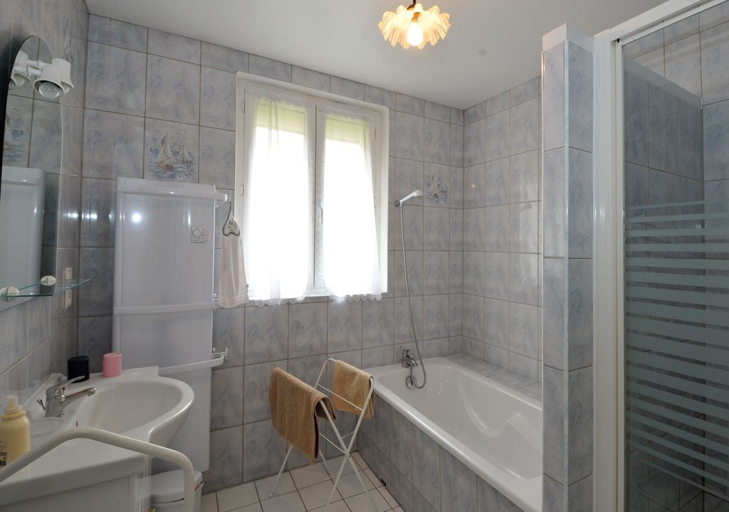 Photo of Bathroom in Bouy