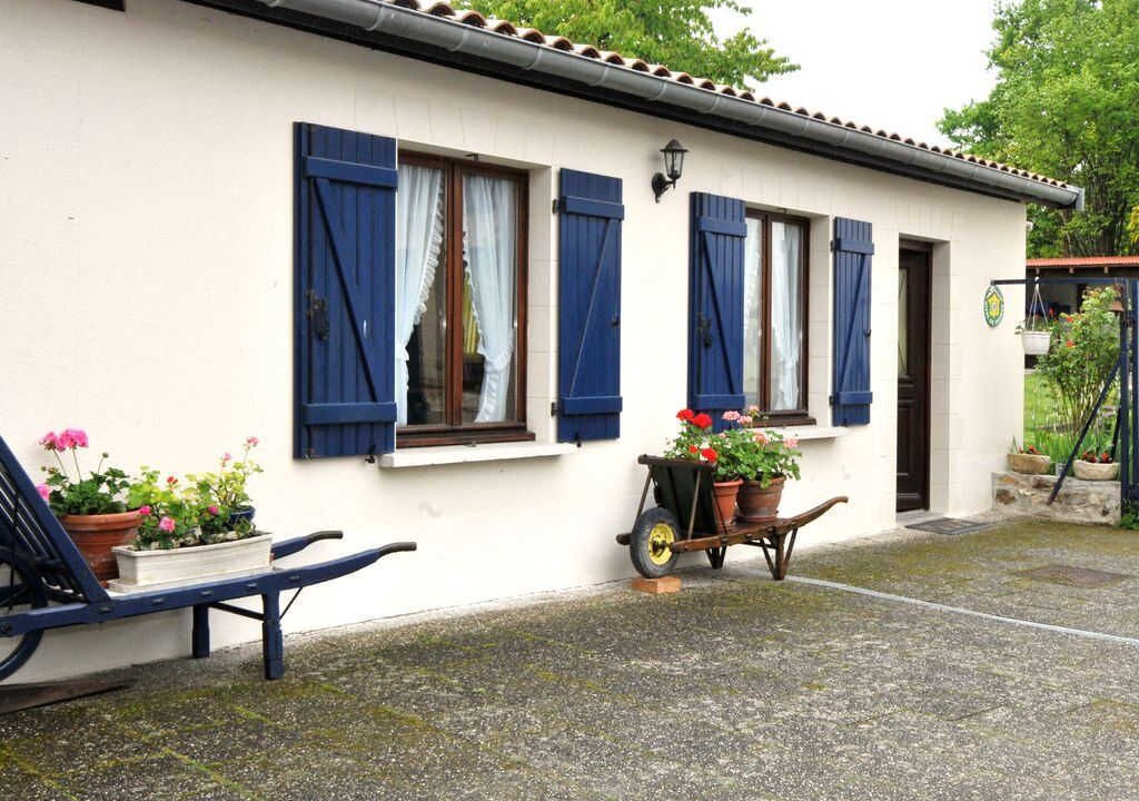 Photo of Outdoor in Bouy