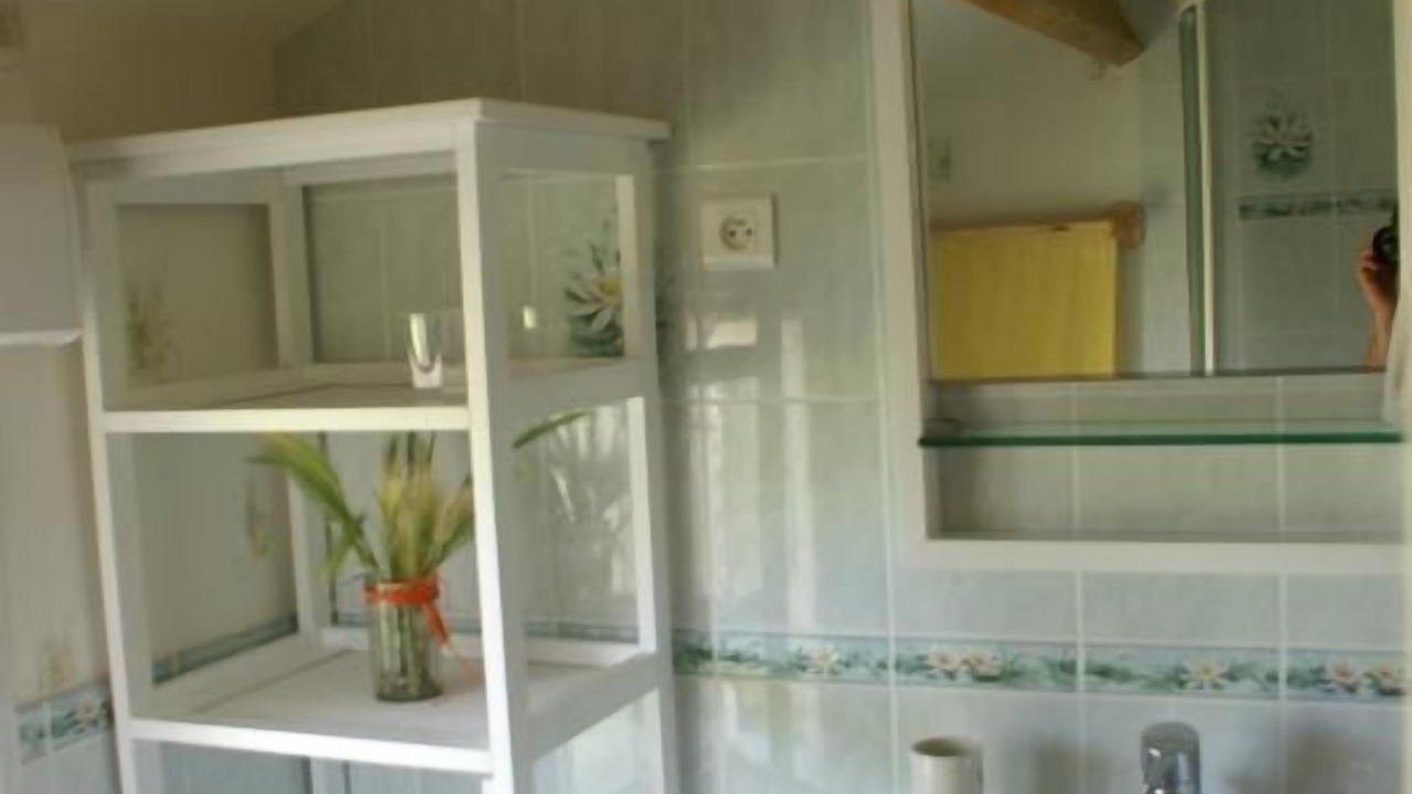 Photo of Bathroom in Pleurs