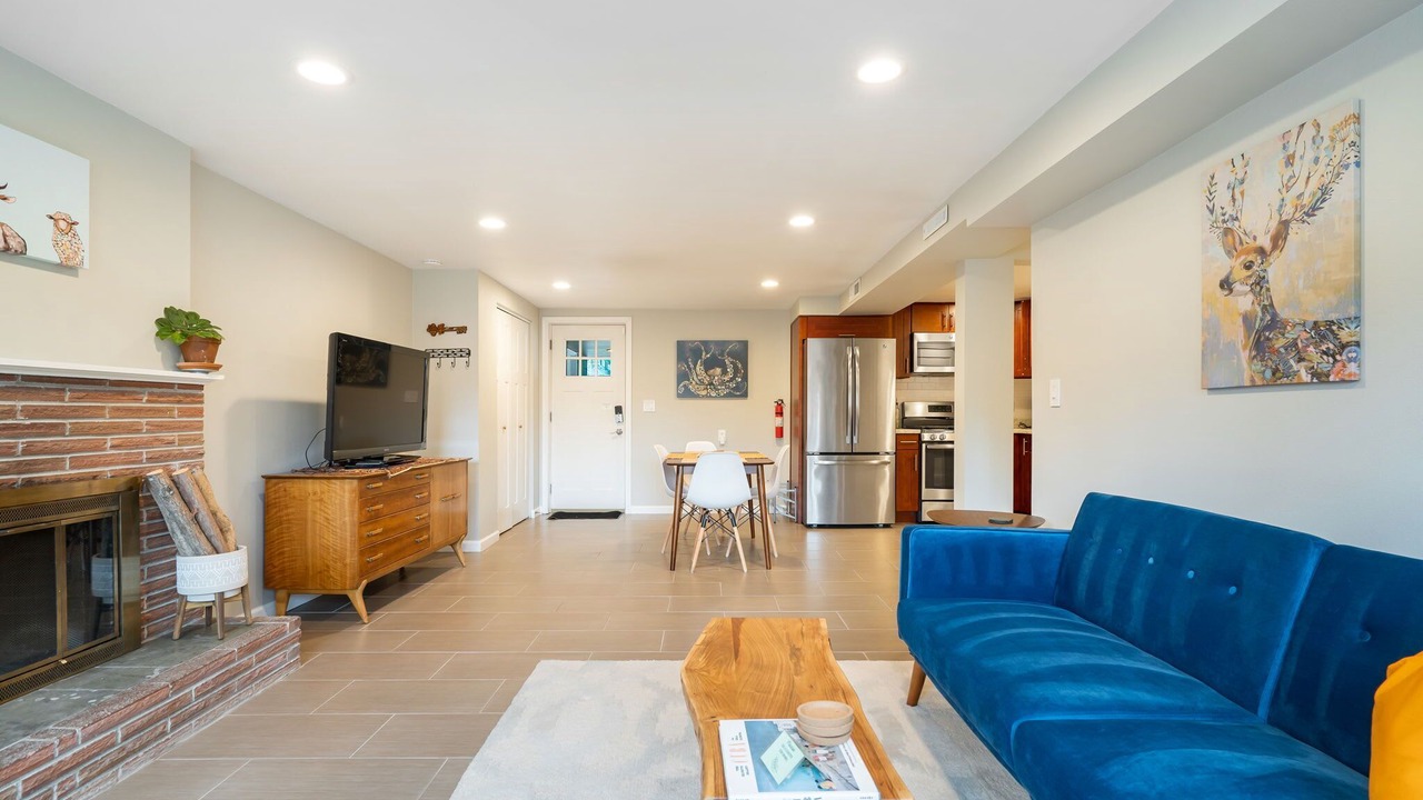 Photo of Livingroom in Shoreline