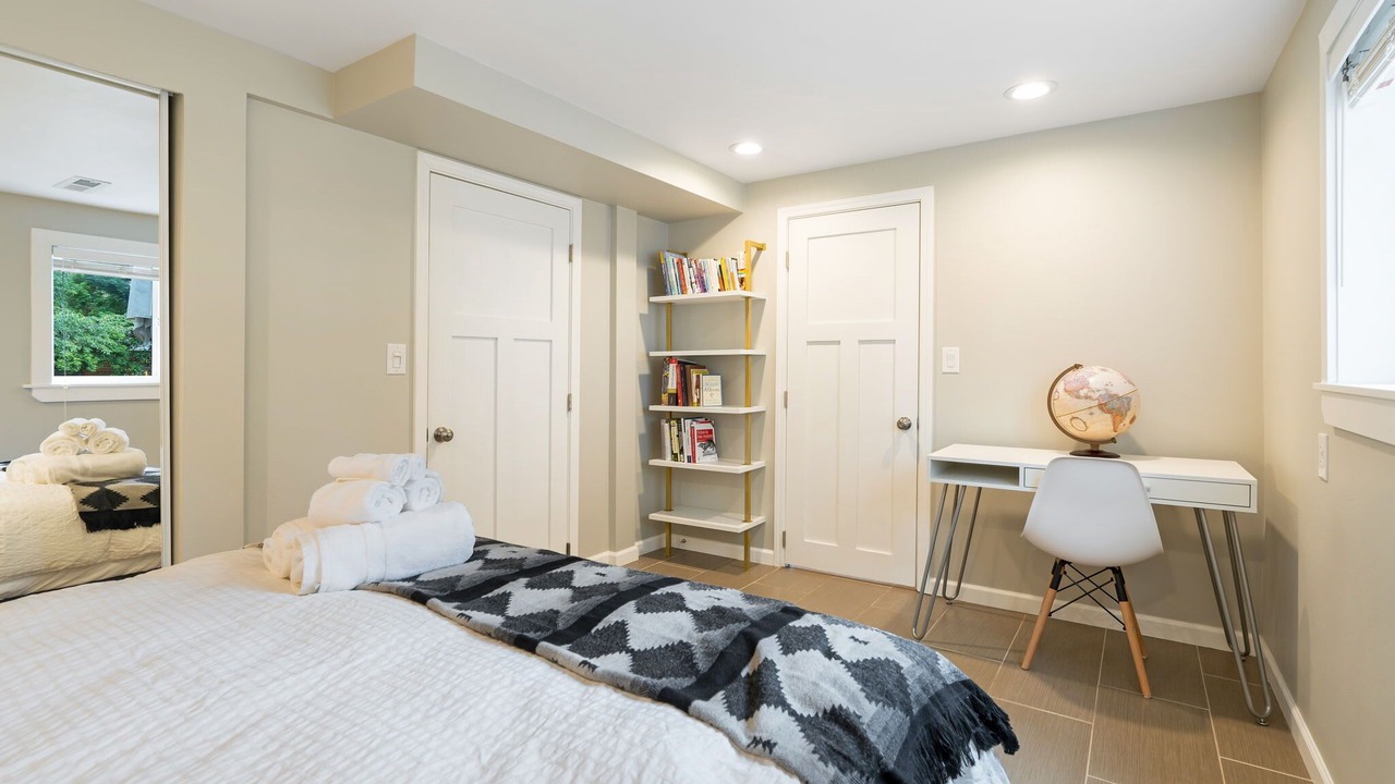 Photo of Bedroom in Shoreline