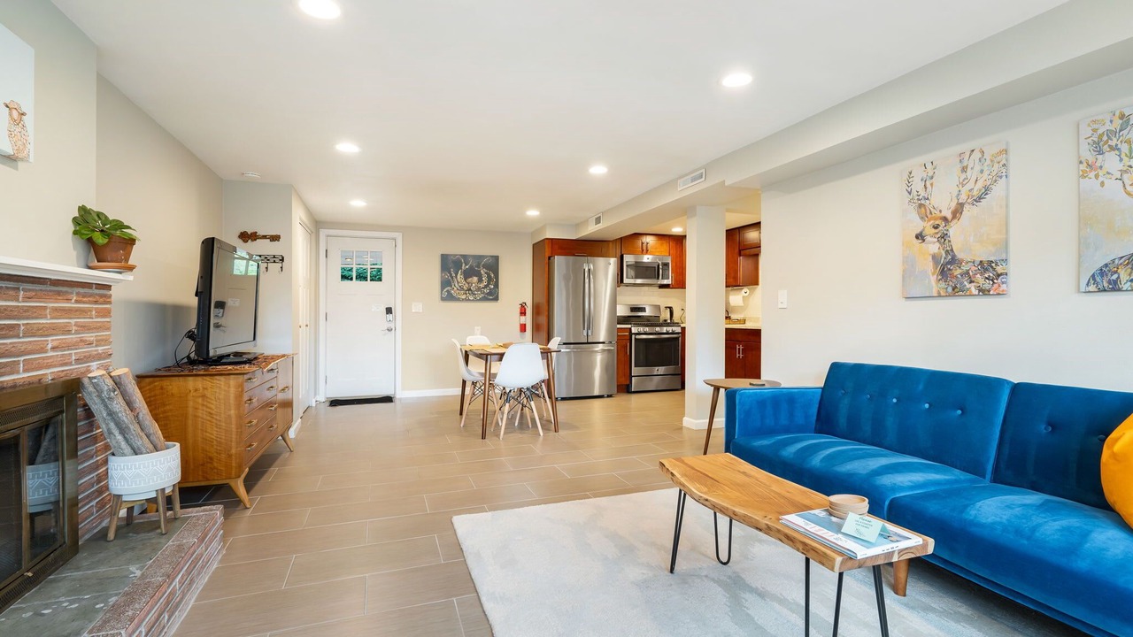 Photo of Livingroom in Shoreline