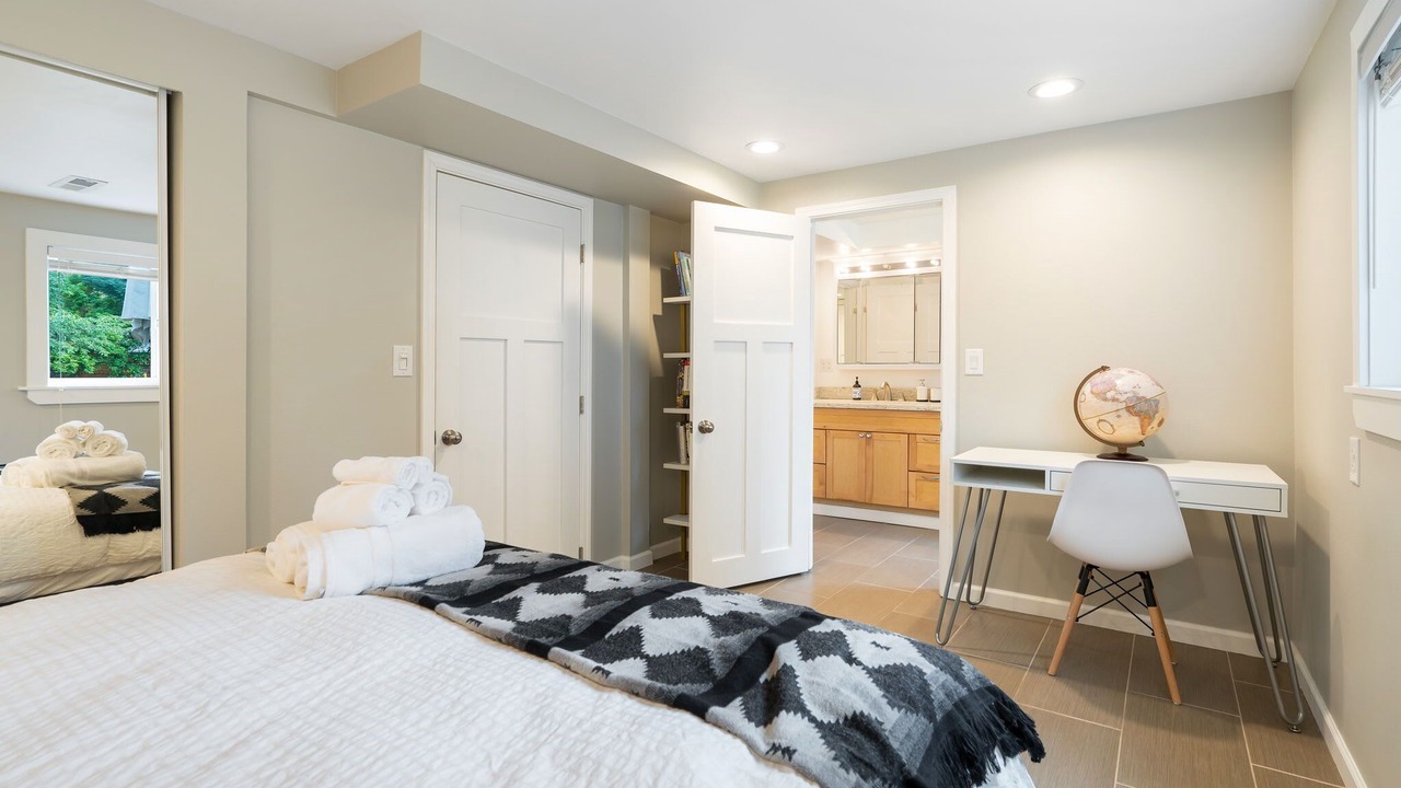 Photo of Bedroom in Shoreline