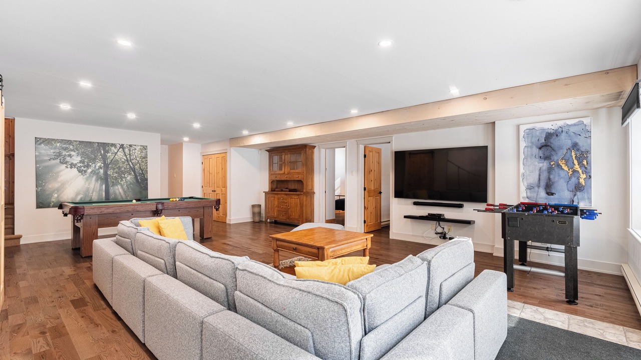 Photo of Livingroom in Fiddler Lake Resort