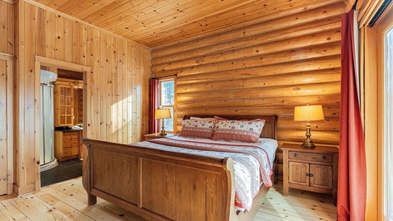 Photo of Bedroom in Fiddler Lake Resort