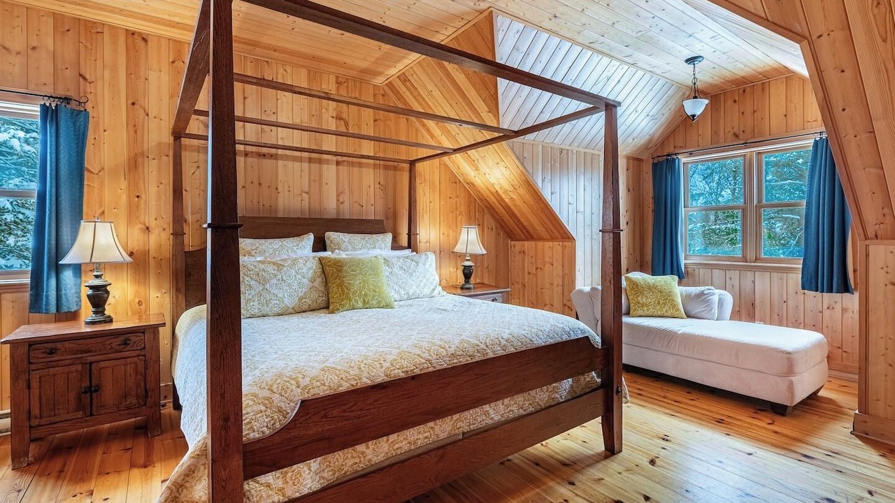 Photo of Bedroom in Fiddler Lake Resort