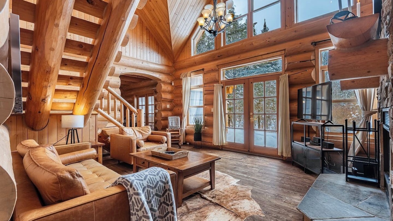 Photo of Livingroom in Fiddler Lake Resort