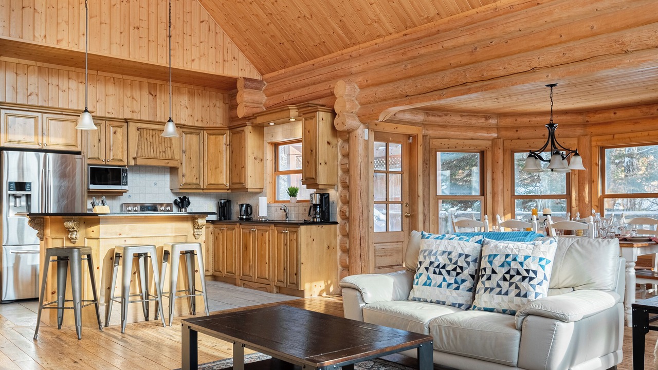 Photo of Livingroom in Fiddler Lake Resort