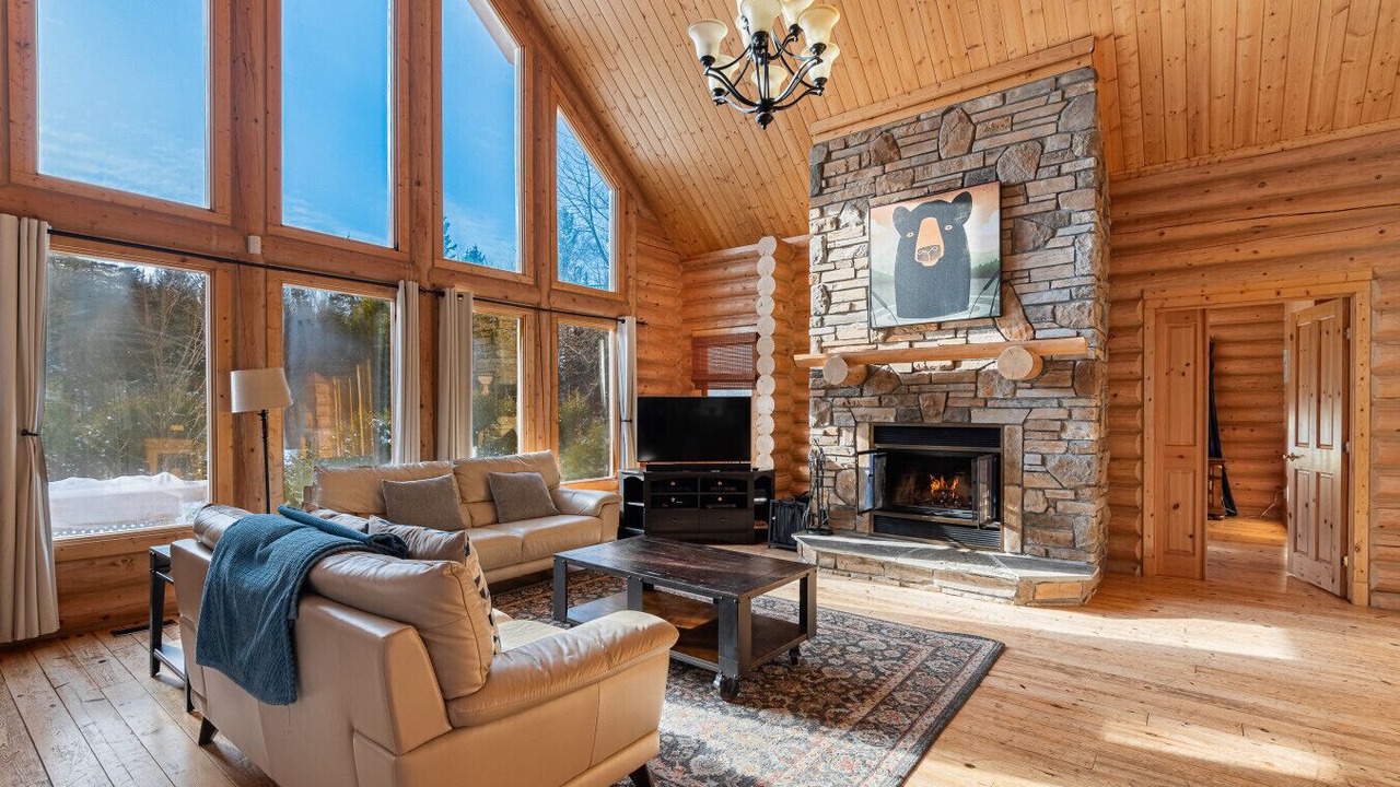 Photo of Livingroom in Fiddler Lake Resort