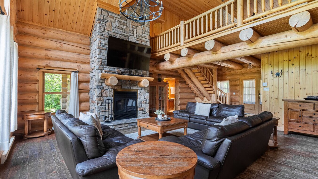 Photo of Livingroom in Fiddler Lake Resort