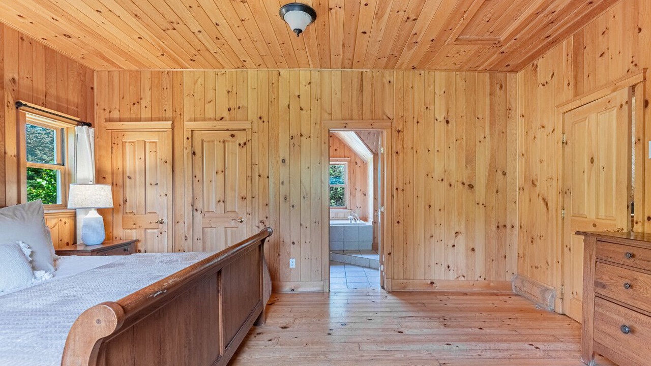 Photo of Bedroom in Fiddler Lake Resort