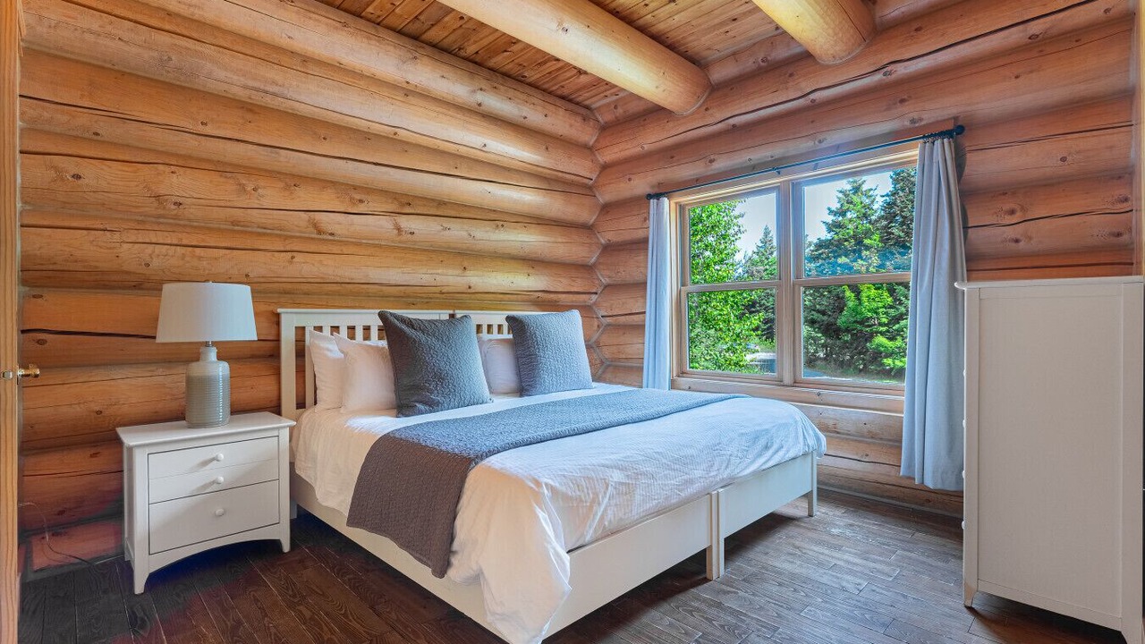 Photo of Bedroom in Fiddler Lake Resort