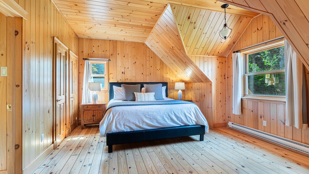 Photo of Bedroom in Fiddler Lake Resort