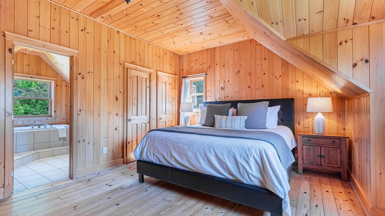 Photo of Bedroom in Fiddler Lake Resort