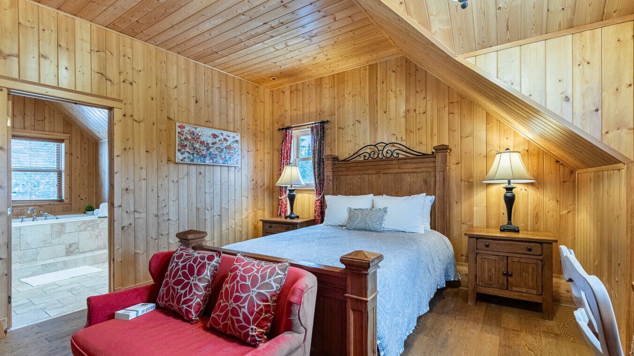 Photo of Bedroom in Fiddler Lake Resort