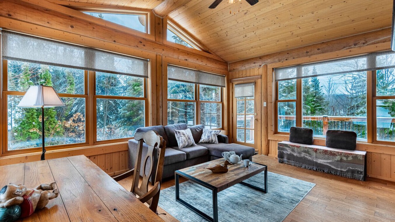Photo of Livingroom in Fiddler Lake Resort