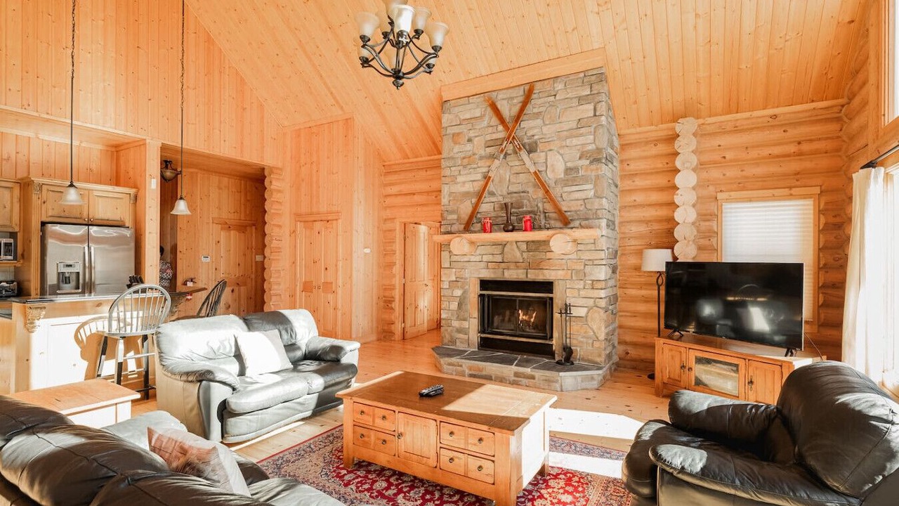 Photo of Livingroom in Fiddler Lake Resort