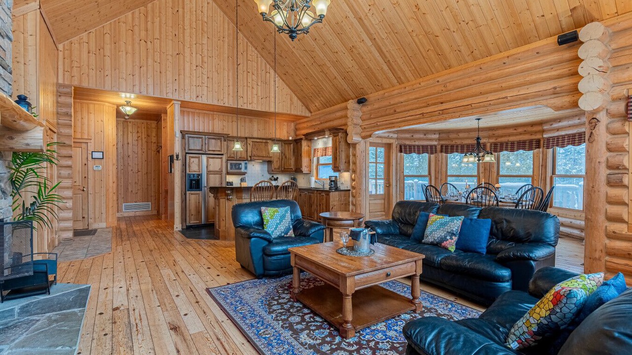Photo of Livingroom in Fiddler Lake Resort
