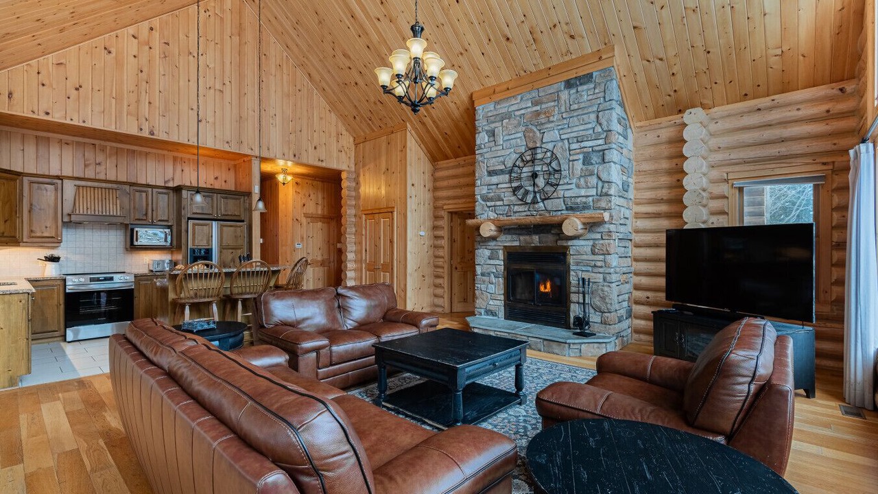 Photo of Livingroom in Fiddler Lake Resort