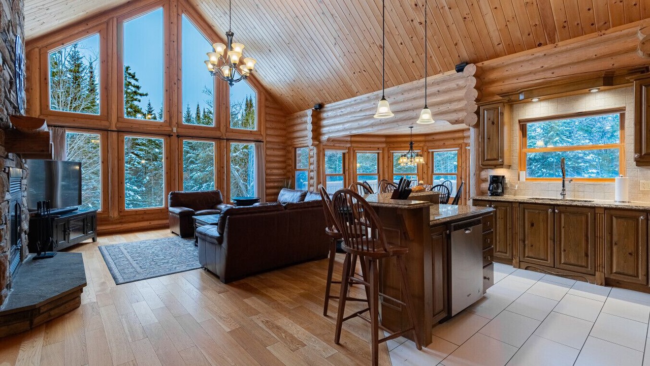 Photo of Livingroom in Fiddler Lake Resort