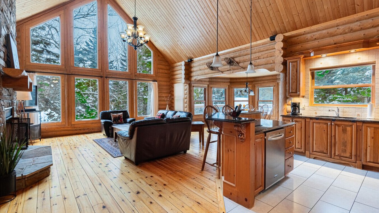 Photo of Livingroom in Fiddler Lake Resort