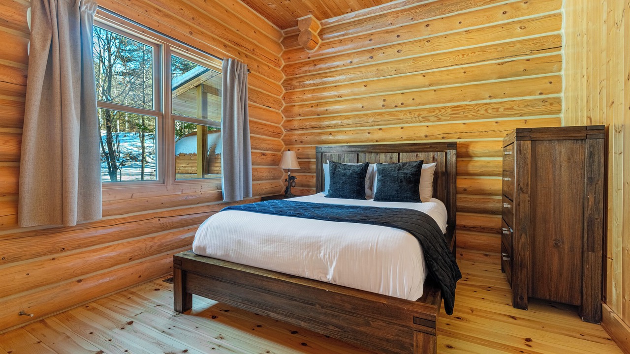 Photo of Bedroom in Fiddler Lake Resort