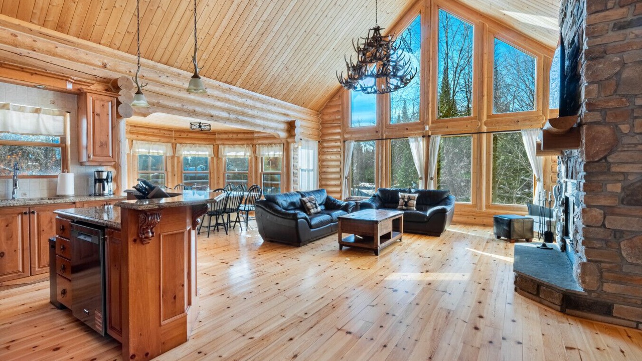 Photo of Livingroom in Fiddler Lake Resort