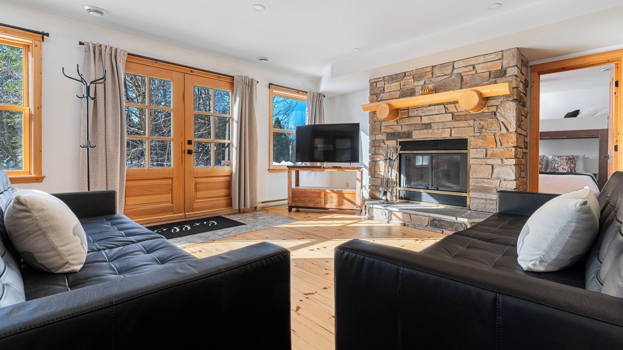 Photo of Livingroom in Fiddler Lake Resort
