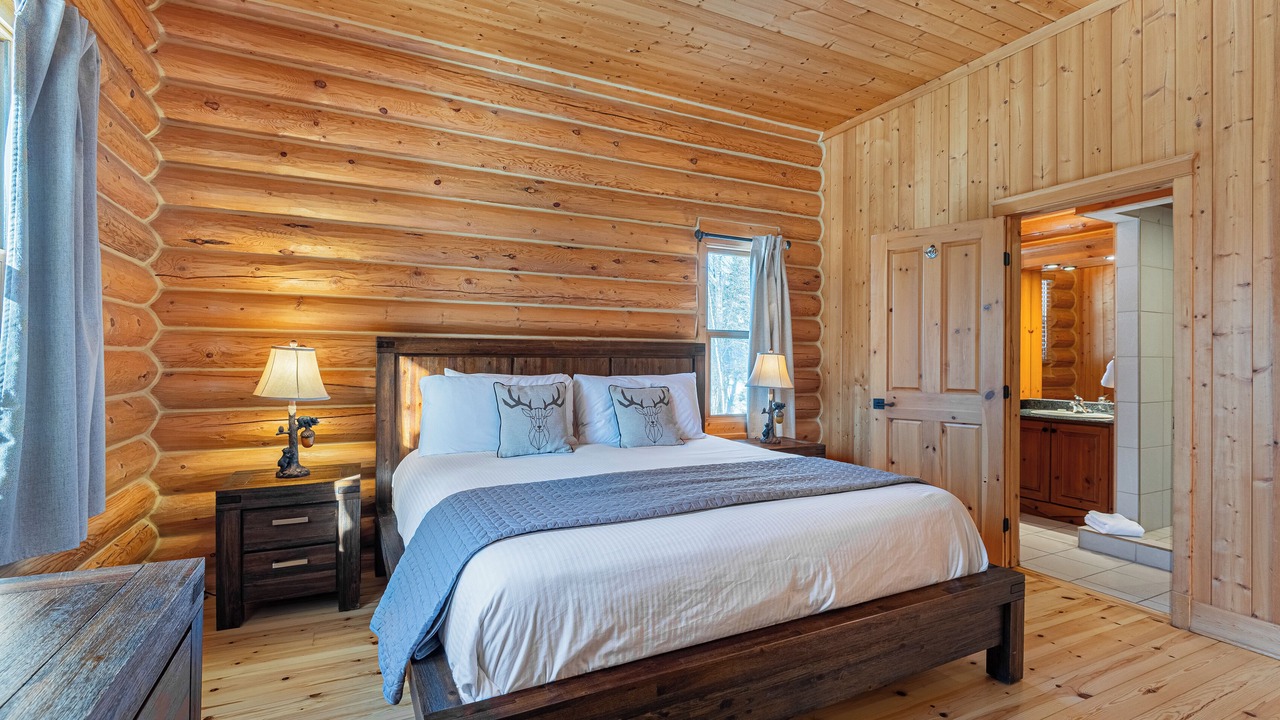 Photo of Bedroom in Fiddler Lake Resort