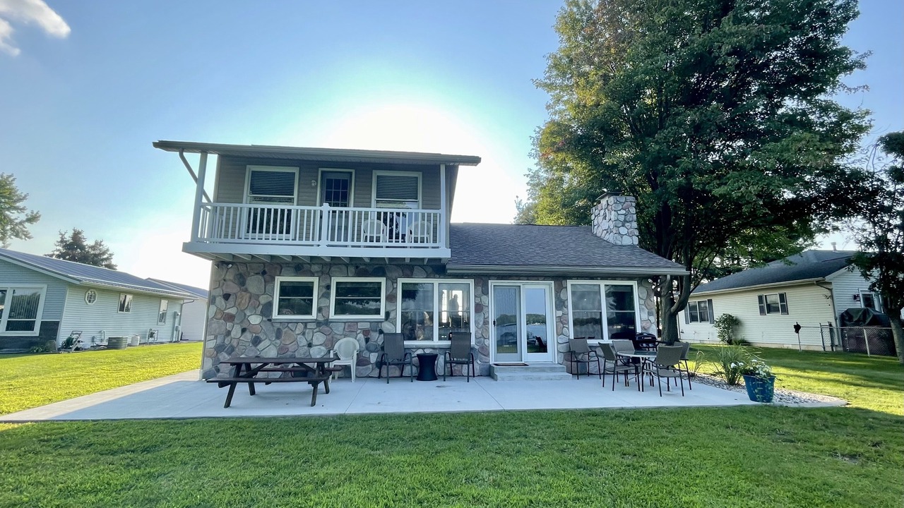 Photo of Outdoor in White Pigeon