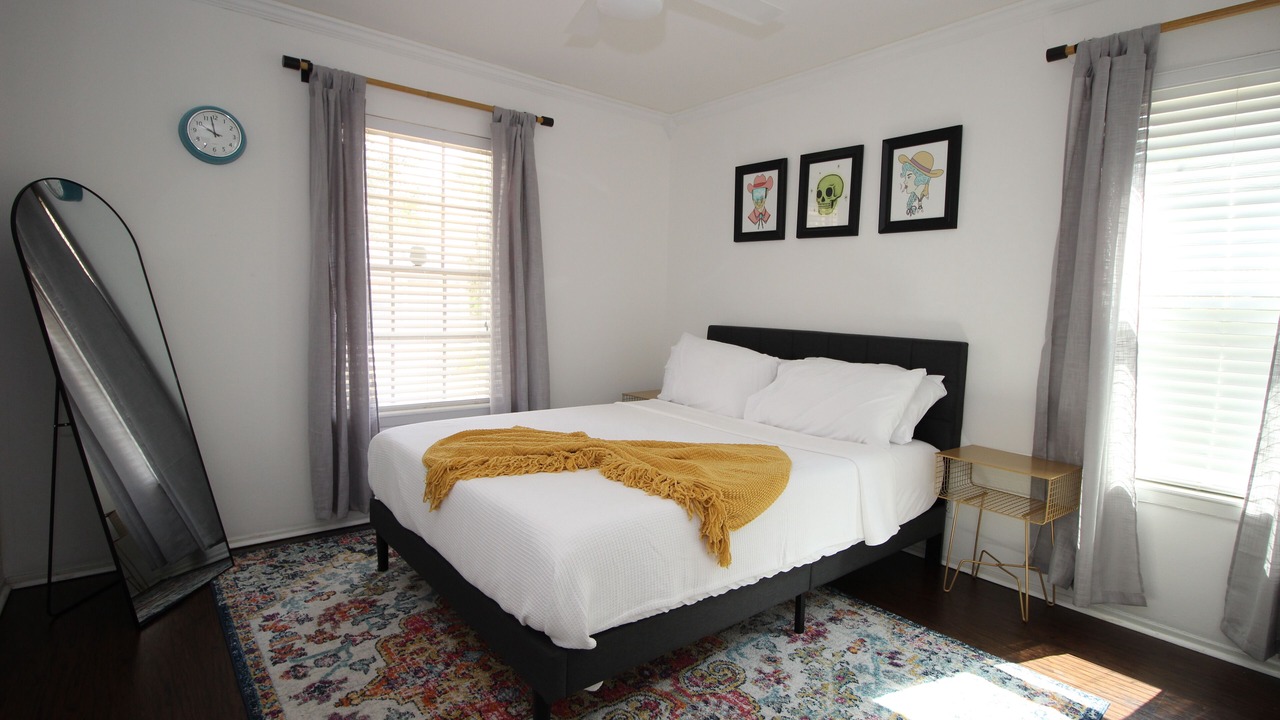 Photo of Bedroom in North Austin Civic Association