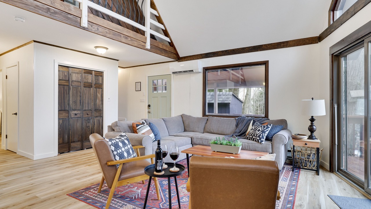 Photo of Livingroom in Tobyhanna