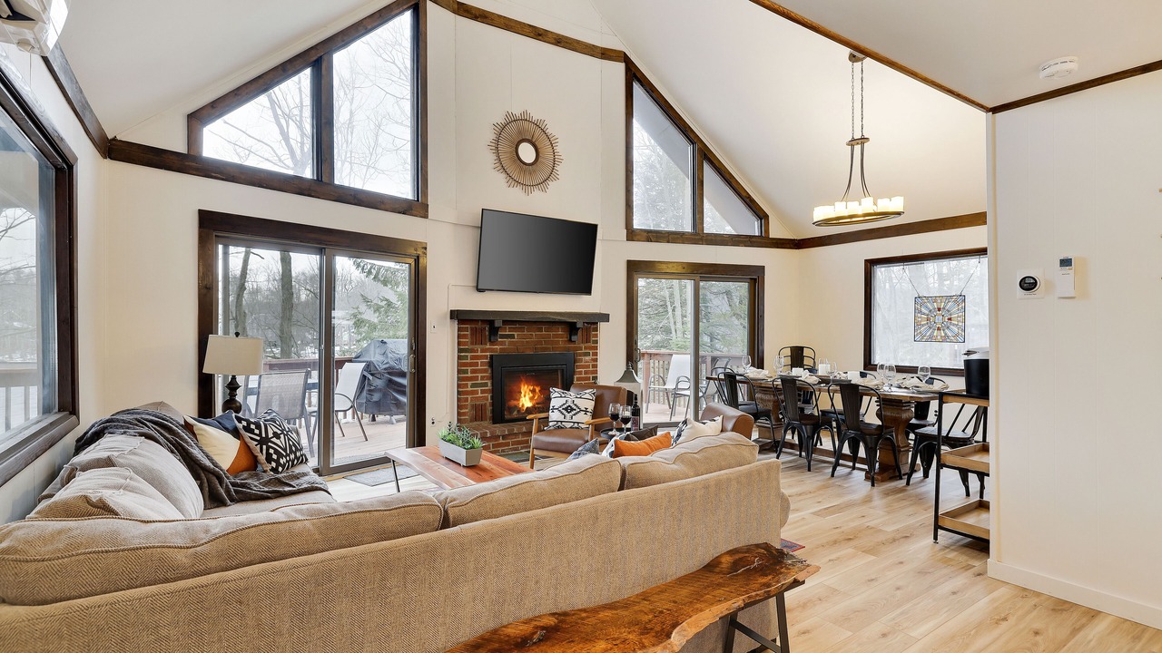 Photo of Livingroom in Tobyhanna