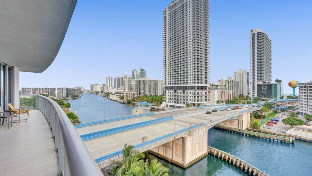 Photo of Outdoor in Hallandale Beach