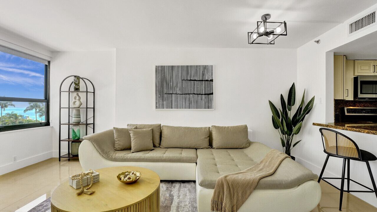 Photo of Livingroom in Mid Beach