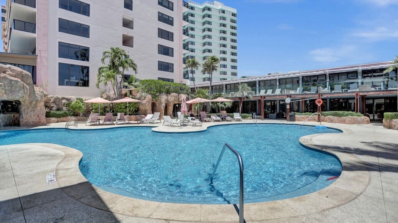 Photo of Outdoor in Mid Beach