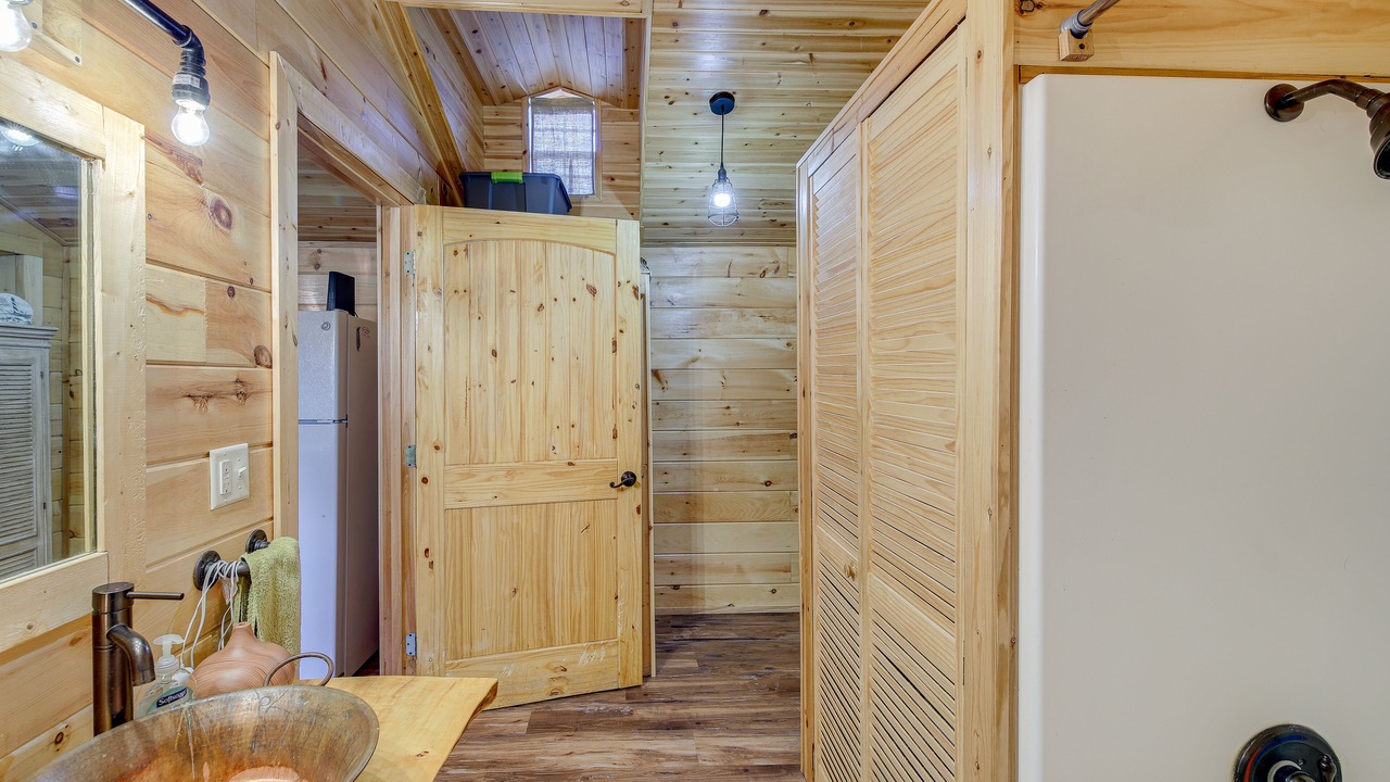 Photo of Bathroom in Bean Station