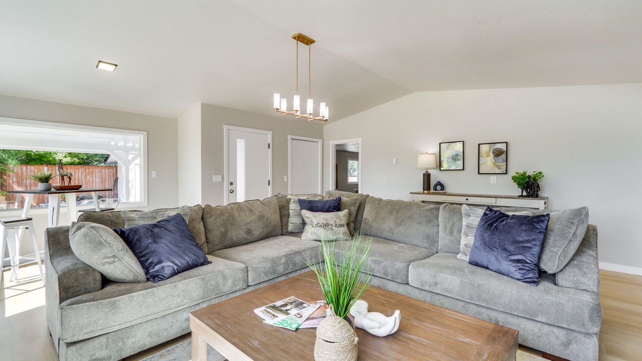 Photo of Livingroom in Centralia - Chehalis