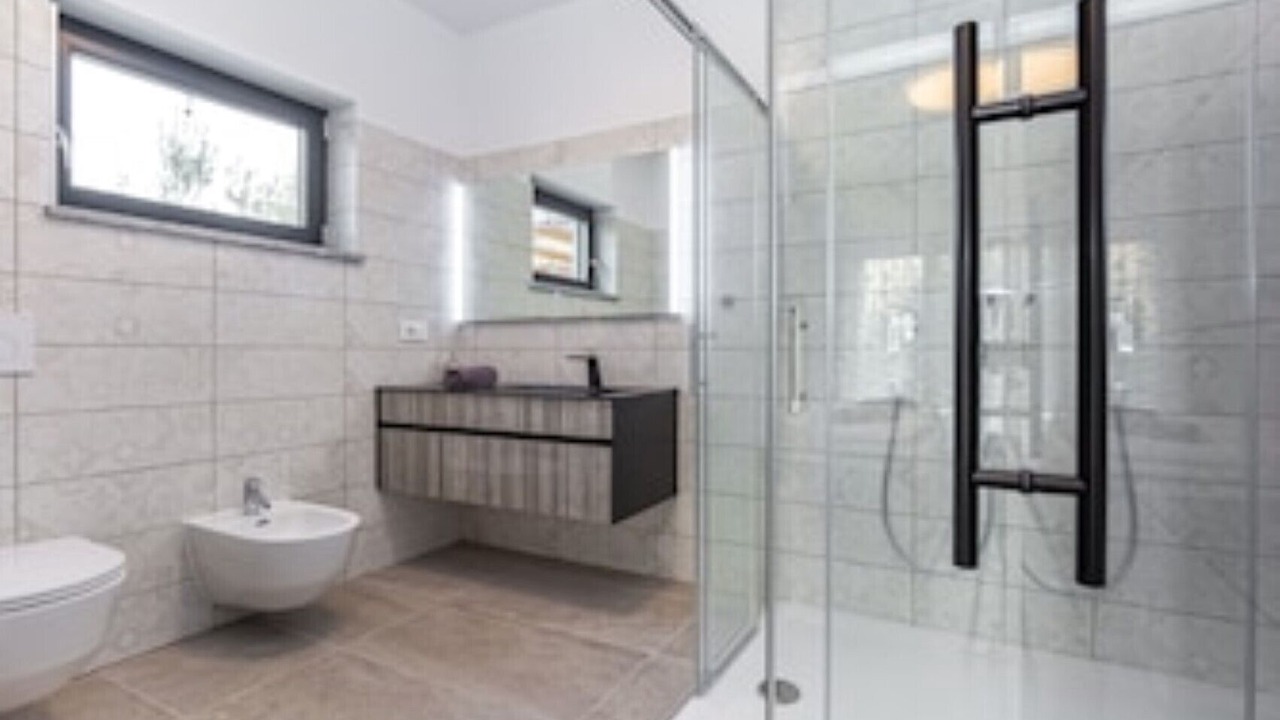 Photo of Bathroom in Mali Maj