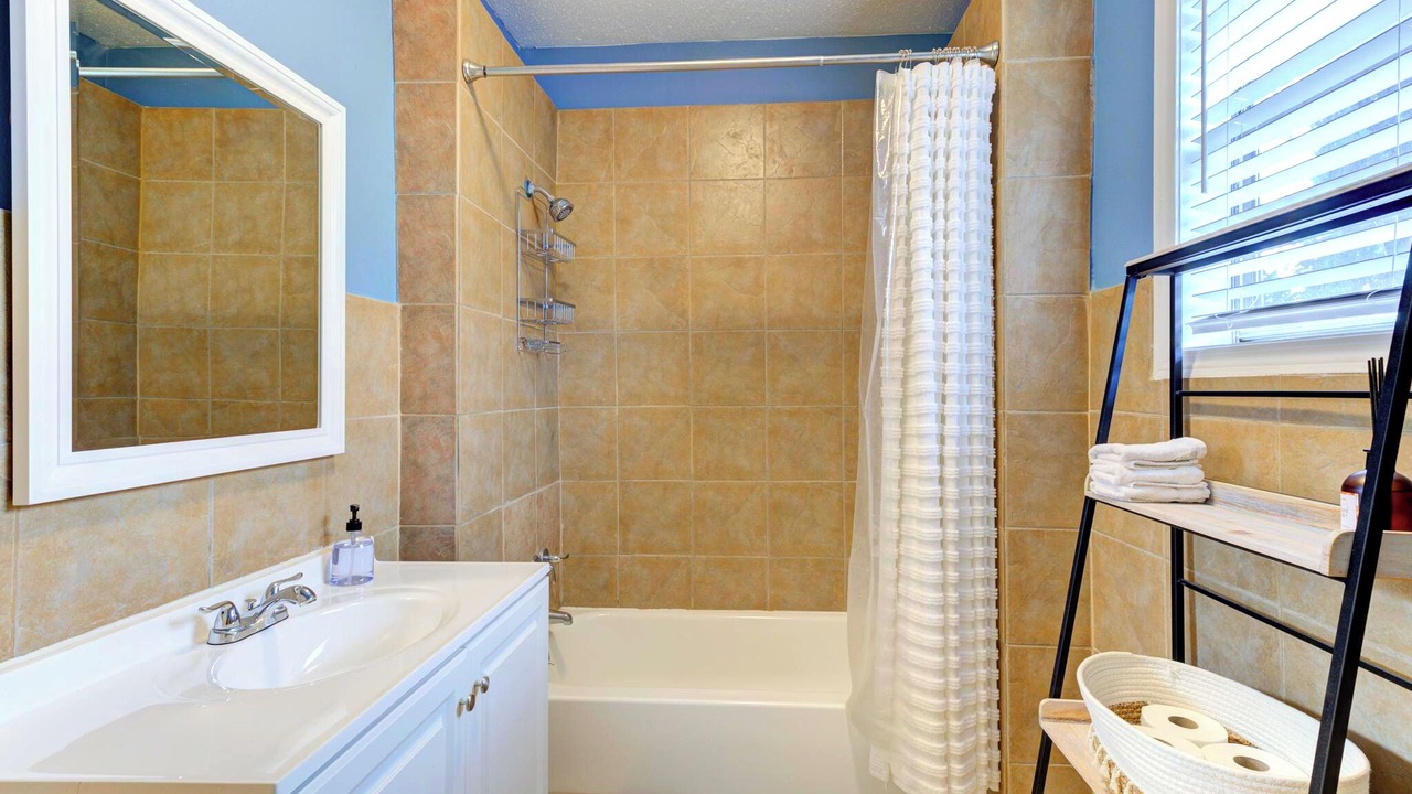 Photo of Bathroom in Cooper-Young Historic District