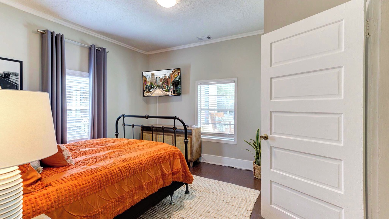 Photo of Bedroom in Cooper-Young Historic District