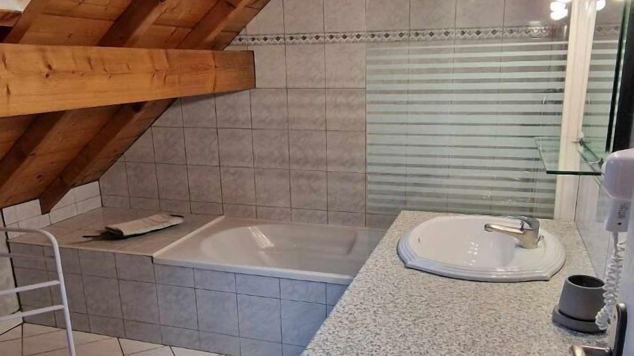Photo of Bathroom in Geu