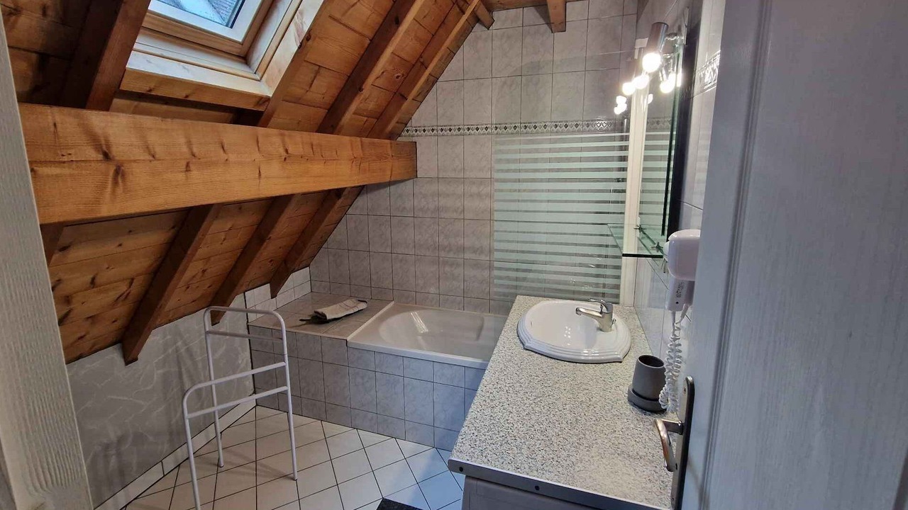 Photo of Bathroom in Geu