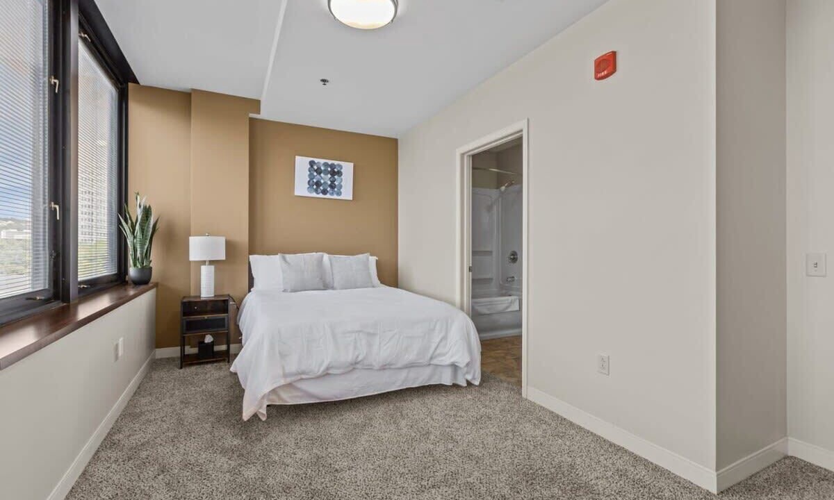 Photo of Bedroom in Downtown Pittsburgh