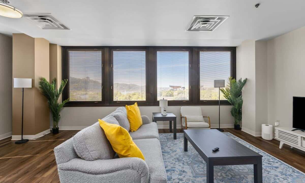 Photo of Livingroom in Downtown Pittsburgh