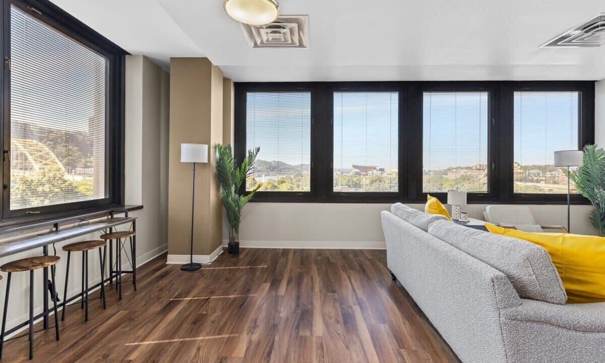 Photo of Livingroom in Downtown Pittsburgh