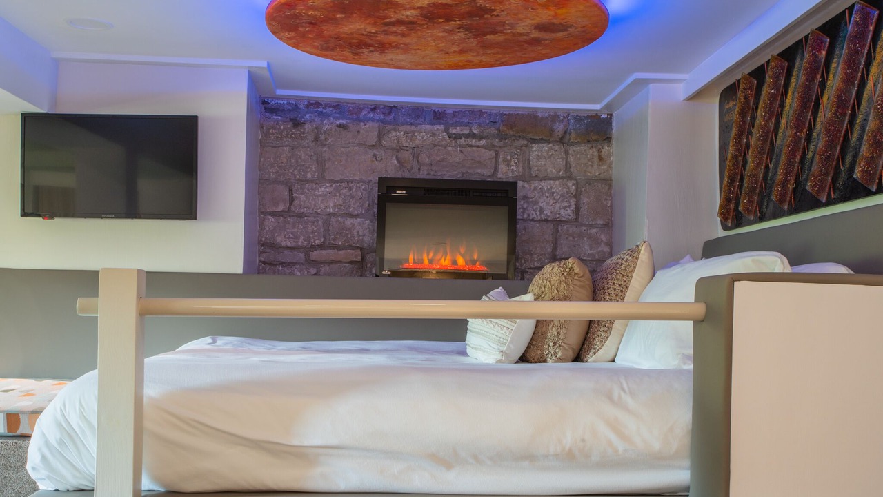 Photo of Bedroom in Eureka Springs Historic District