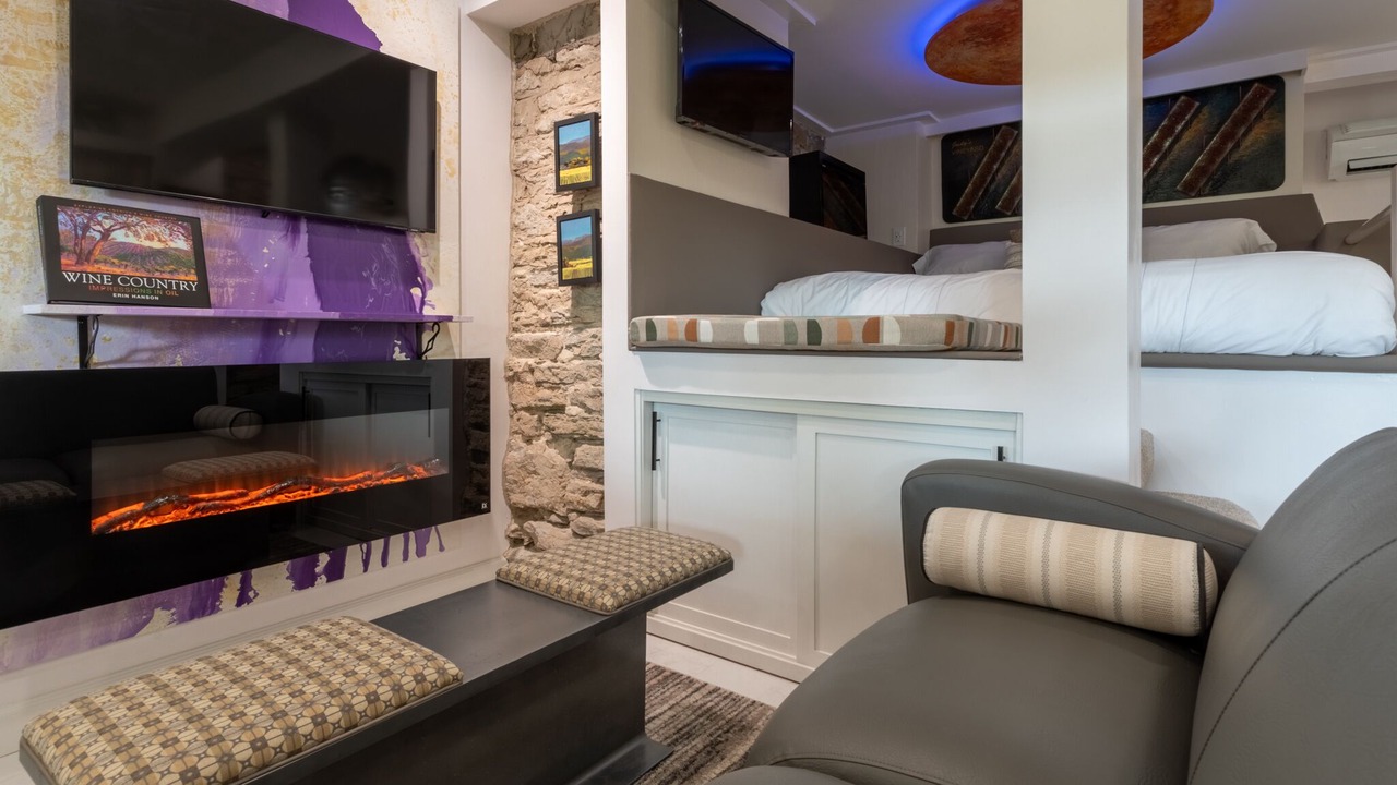 Photo of Bedroom in Eureka Springs Historic District