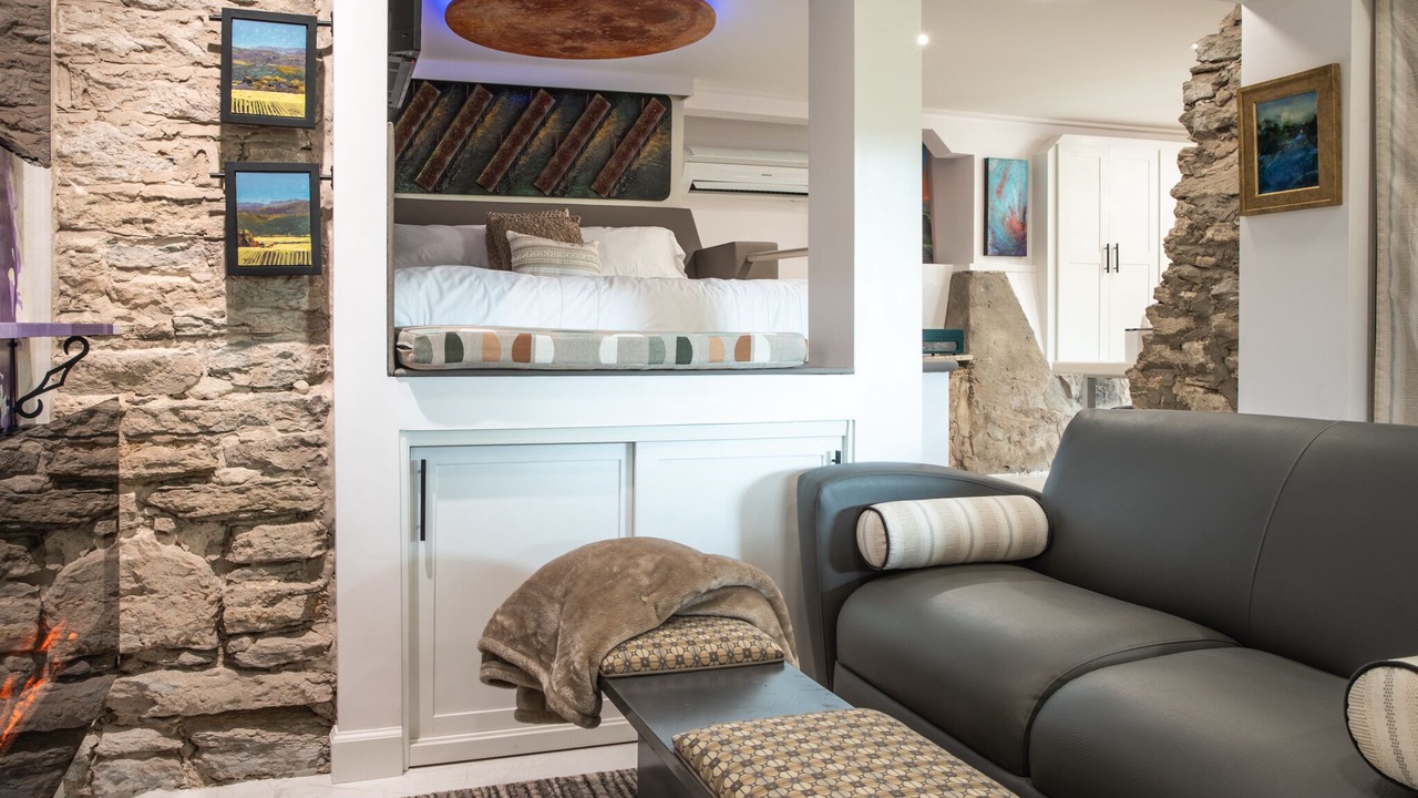 Photo of Bedroom in Eureka Springs Historic District